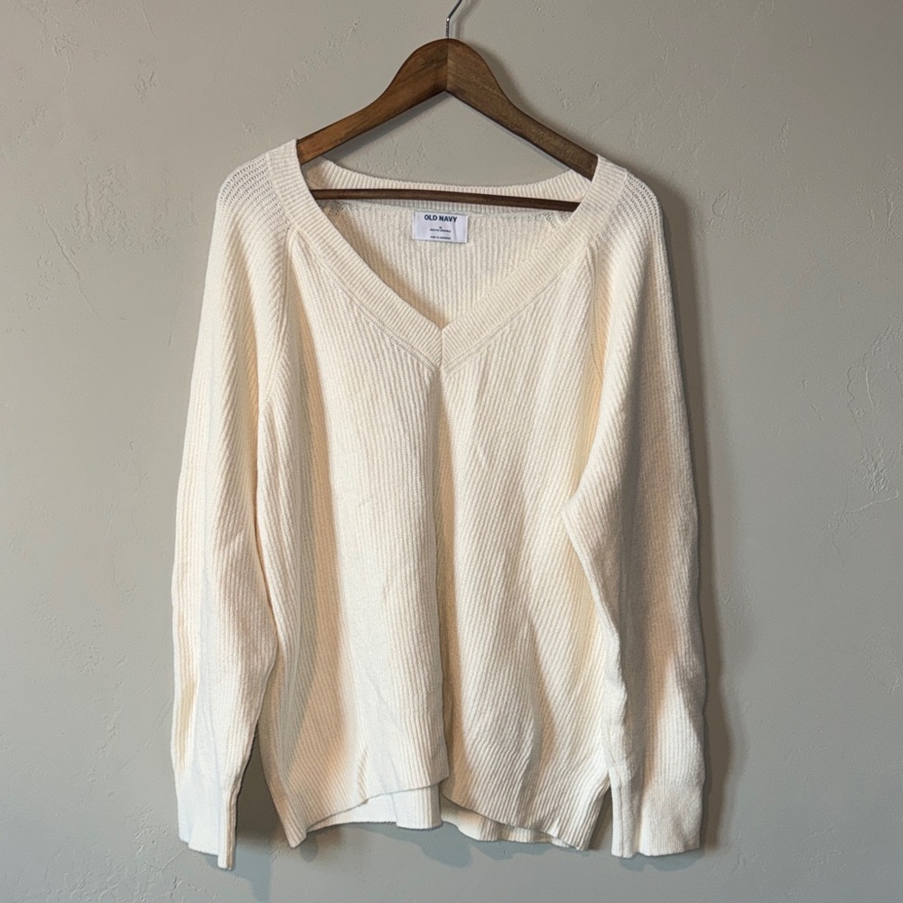 Old Navy Women's Ivory V-Neck Sweater